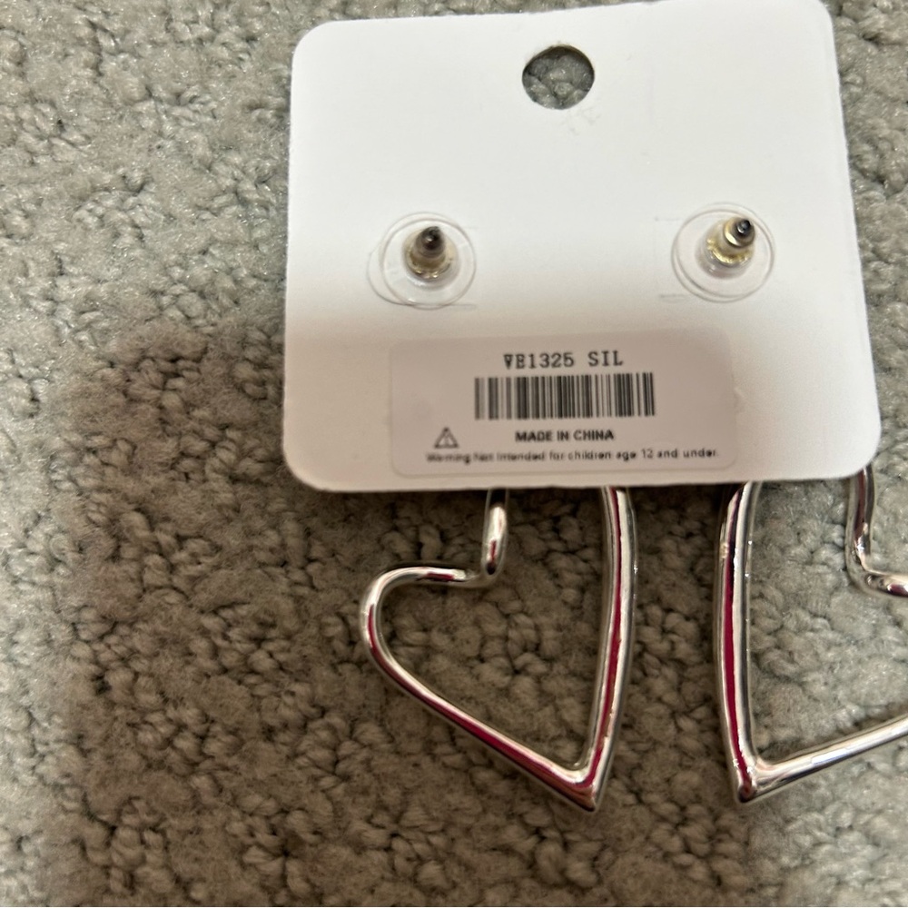 Heart-Shaped Silver Earrings - Picture 5 of 5